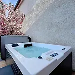 Hébergement de vacances Parenthèse Romantique avec Jacuzzi *