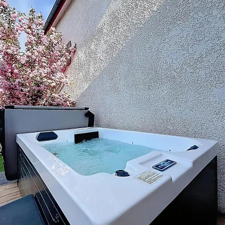 Дом отдыха Parenthese Romantique Avec Jacuzzi *